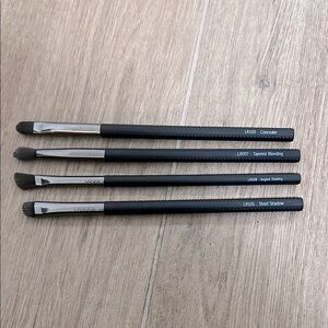 Laruce Set of 4 Black Makeup Brushes